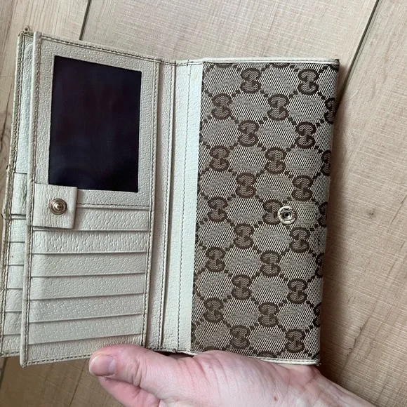 Gucci Beige and Brown Monogram Clutch - Picture 3 of 5